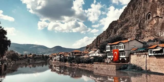 Ottoman houses and Pontic tomb in Amasya, Turkey, ideal for Indians traveling with a Turkey e-visa